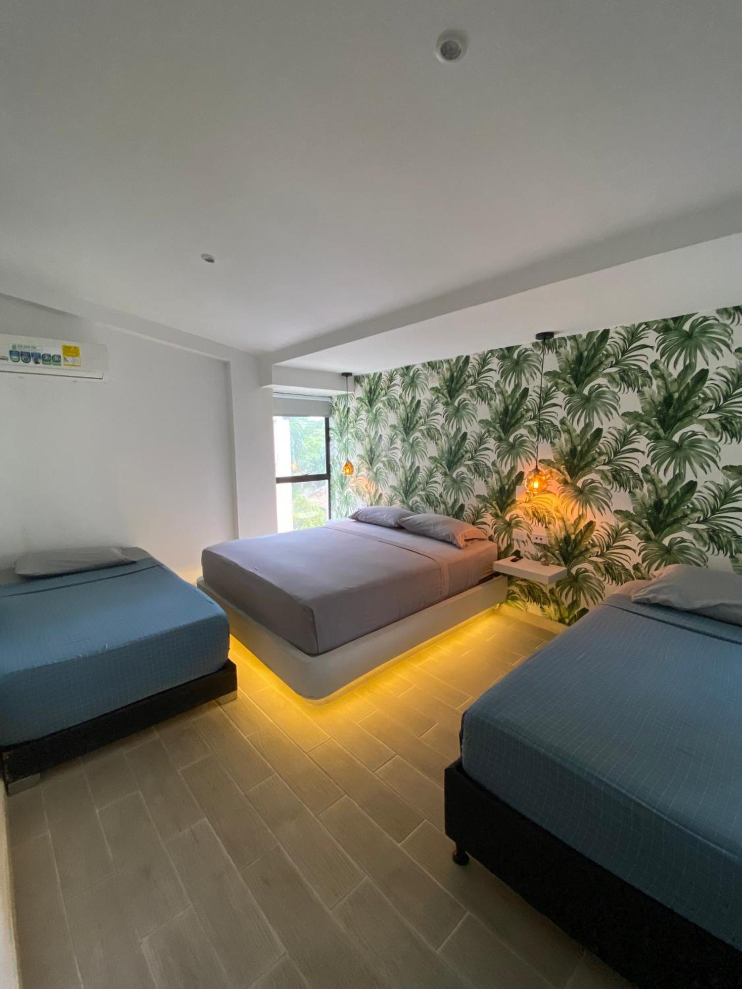 14-04 Hotel